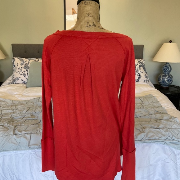 We The Free Snowy Thermal top Red Long Sleeve in Heatwave red textured grunge S - Picture 11 of 12